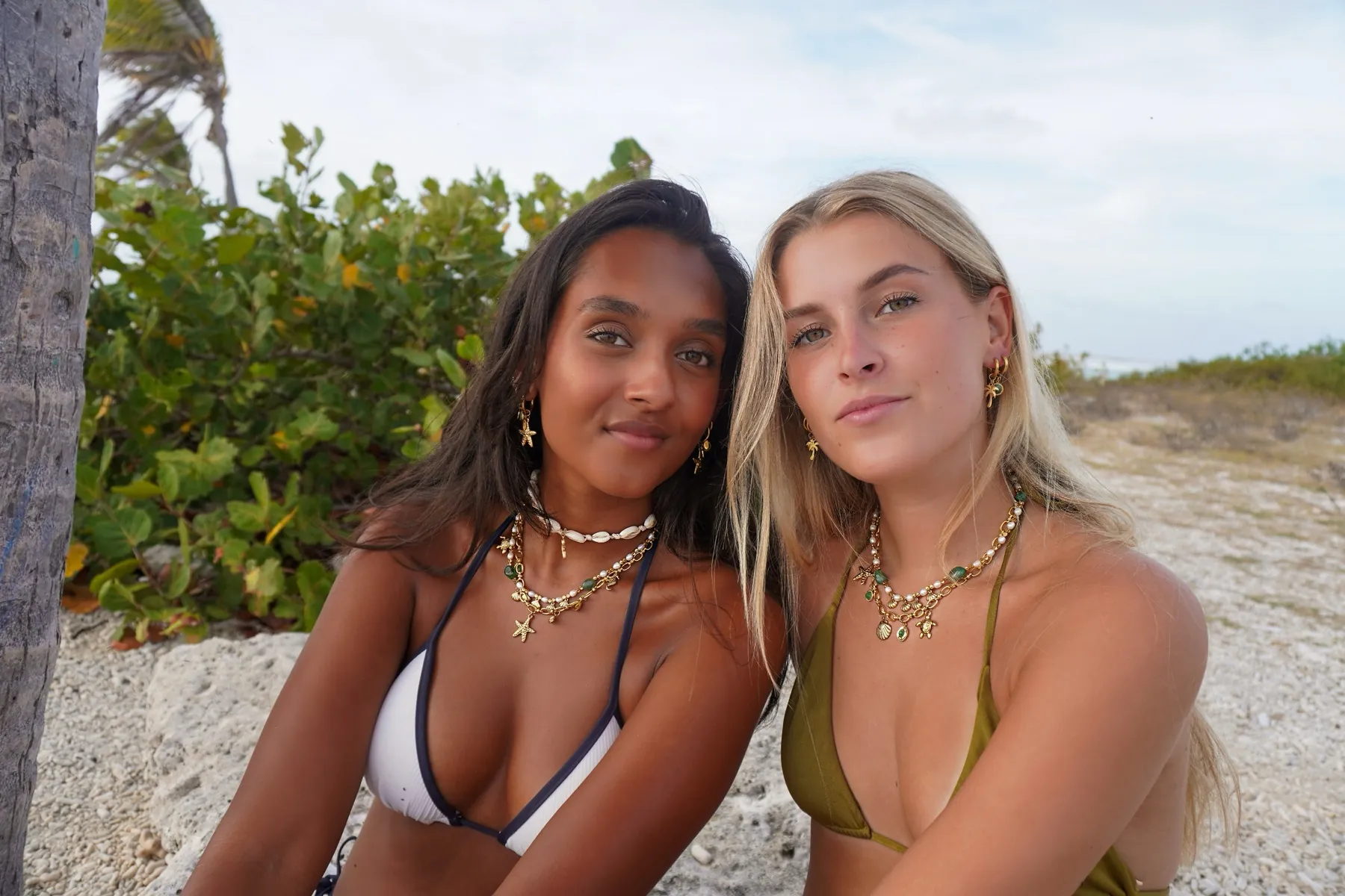 Two models wearing Brisa Dorada jewelry on Bonaire