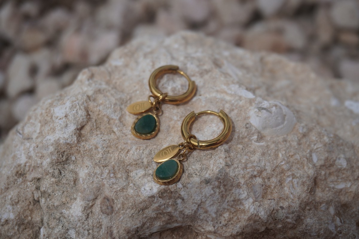 Dora Earrings, Hoops with a green stone, Stainless steel · green stone