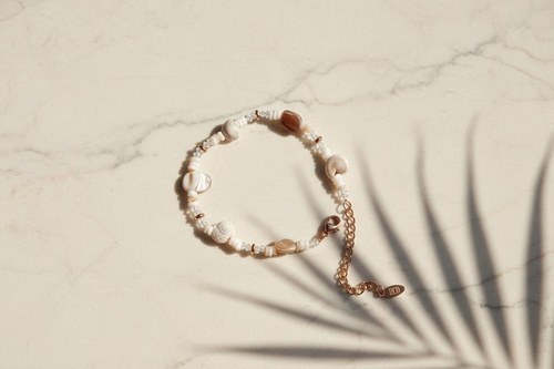 Luz Bracelet, Pearl and shell bracelet, Stainless steel · freshwater pearls