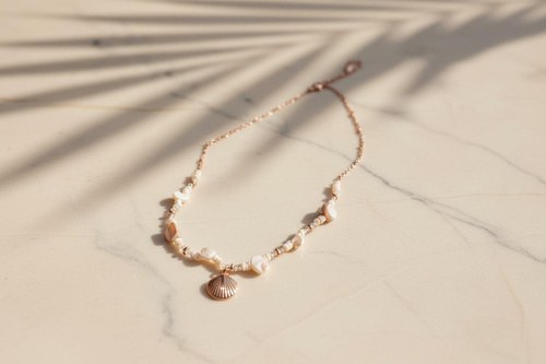 Luz Necklace, Pearl and shell necklace, Stainless steel · freshwater pearls