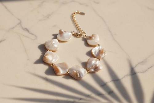Soléa Bracelet, Shell-bead bracelet, Stainless steel · mother-of-pearl shell beads