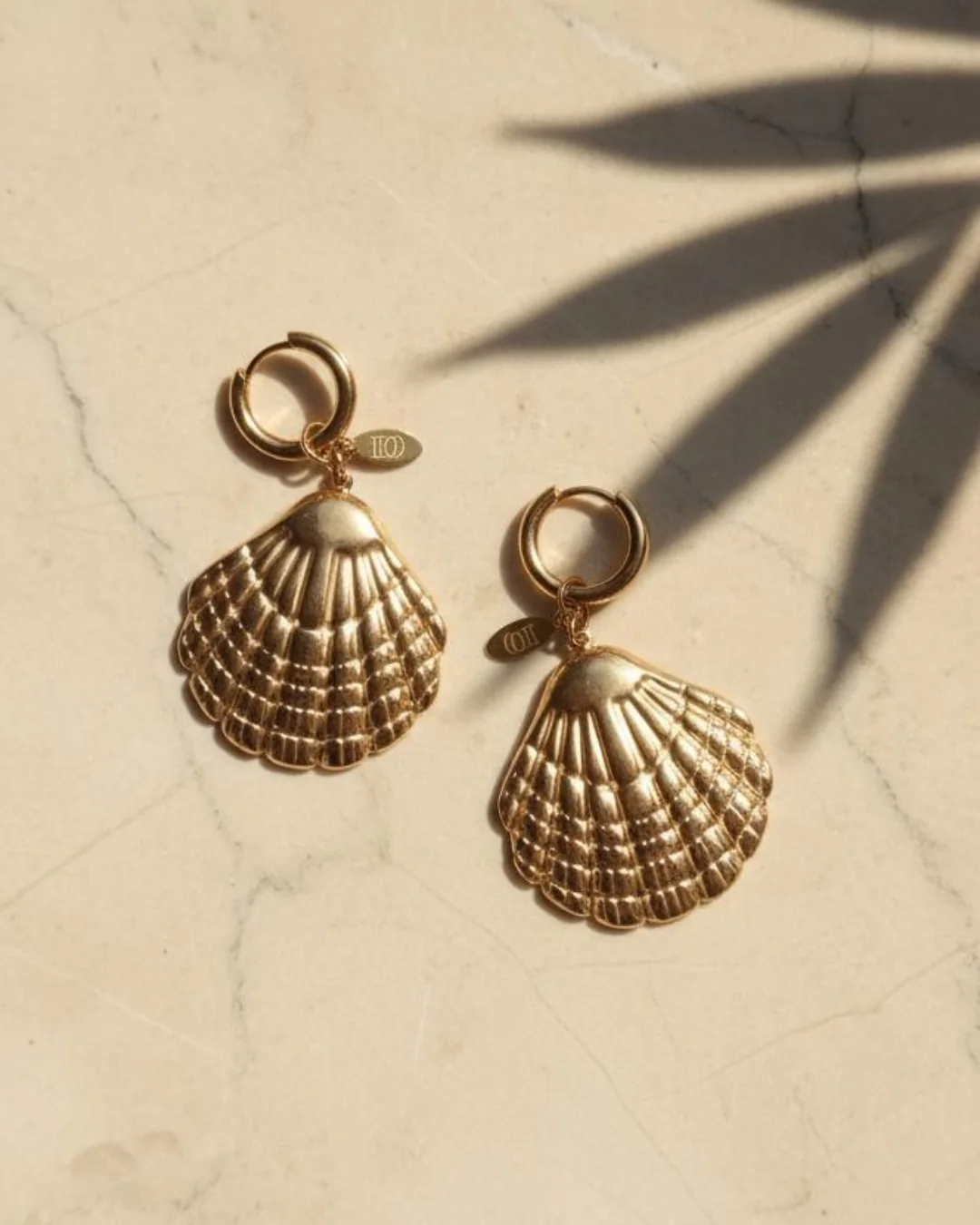 Soléa Earrings, Hoops with a shell