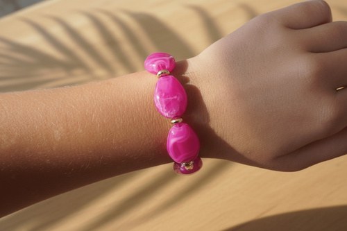 Viva Bracelet – Fuchsia, Bead bracelet in fuchsia, Gold-coloured beads · not stainless steel